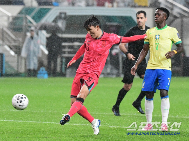 판페르시 '오피셜' 공식발표...홍명보호 날벼락 맞았다, 핵심 '중원 사…