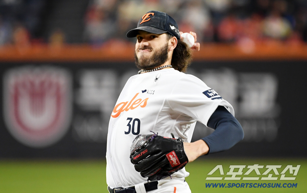 혹시 내년에도 한화? 폰세, 美 냉혹한 평가 "KBO에서 에이스 대우 받…