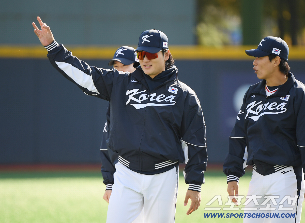 시즌 다 끝나니 "더 던지고 싶다." 마침 평가전이... 두산 에이스가 …
