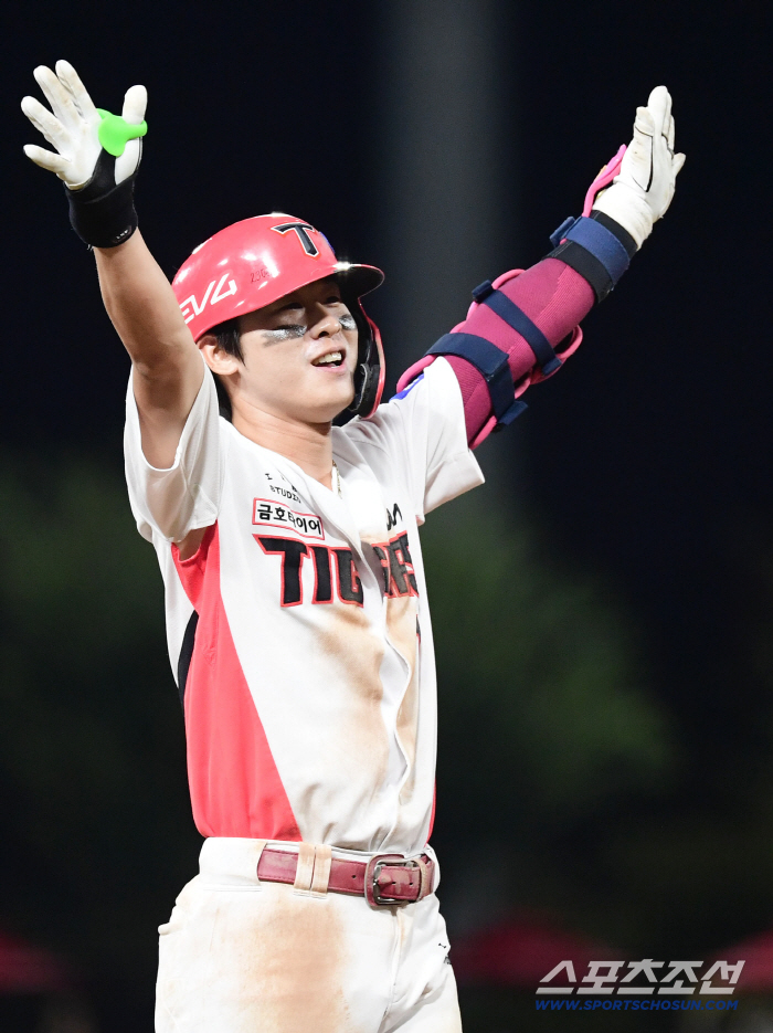 '똑딱이' 유격수 몸값이 4년 100억 실화? 최악의 치킨 게임이냐, 현명한 투자 전략이냐