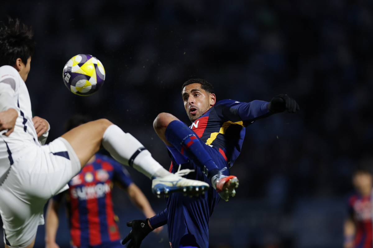 "니가 가라, 승강 PO" 승점 차는 단 2점! 울산, 수원FC→'생존 …