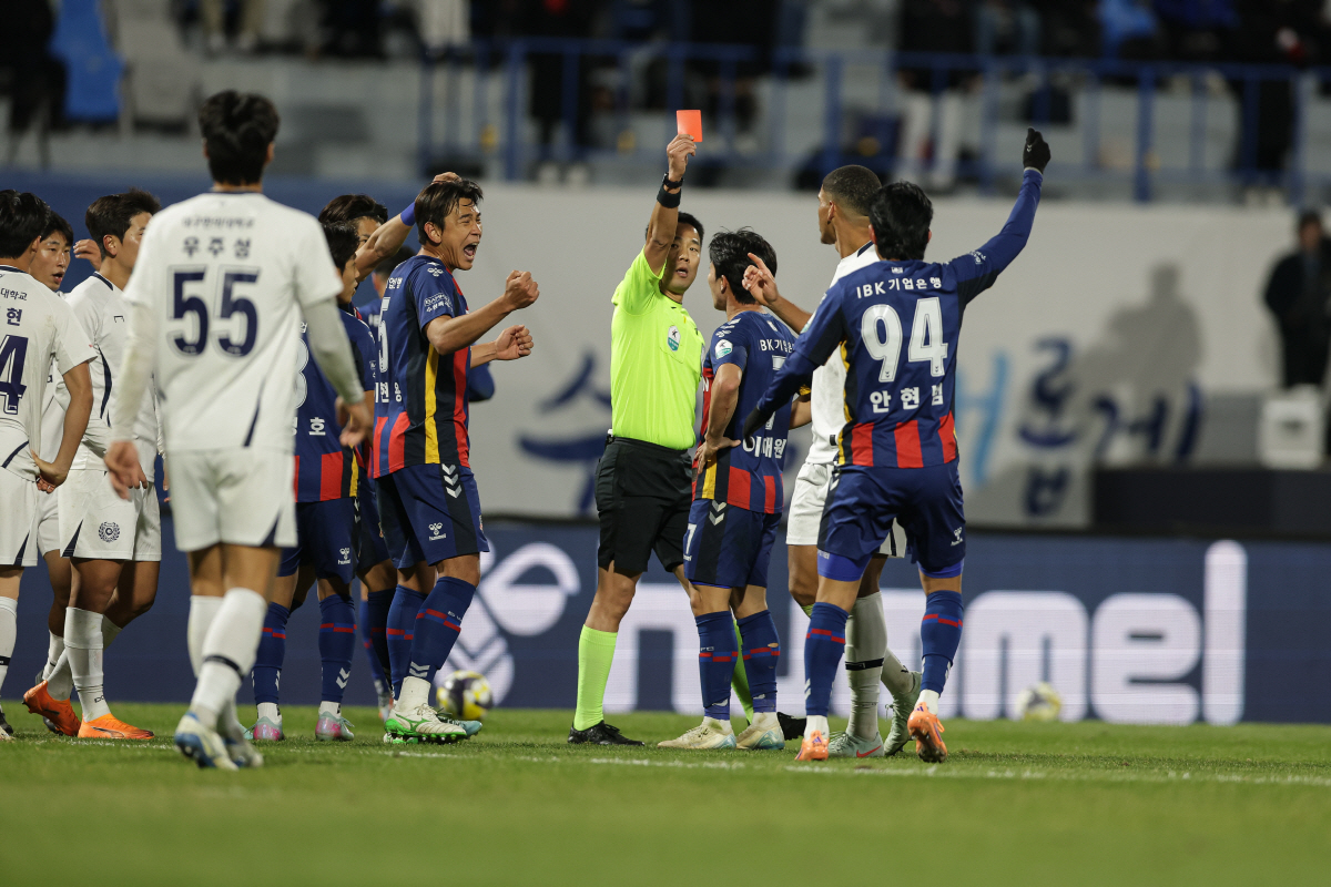 "니가 가라, 승강 PO" 승점 차는 단 2점! 울산, 수원FC→'생존 …