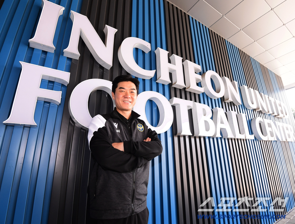 [단독인터뷰] 이젠 축구화보다 넥타이, 천재보다 '명장'...K리그 뒤흔…