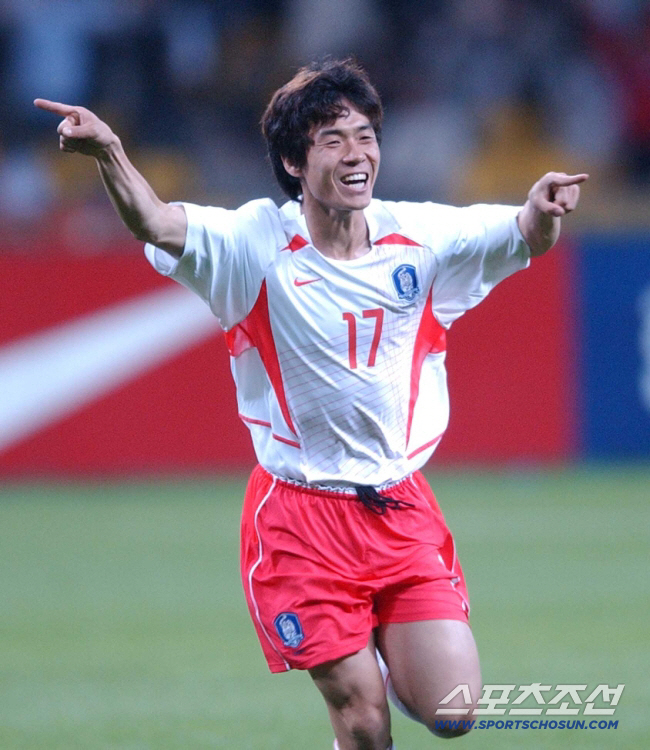 [단독인터뷰] 이젠 축구화보다 넥타이, 천재보다 '명장'...K리그 뒤흔…