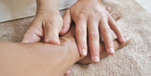 12살 태국 소녀에 퇴폐 마사지 시켜…엄마는 계좌로 돈 받아