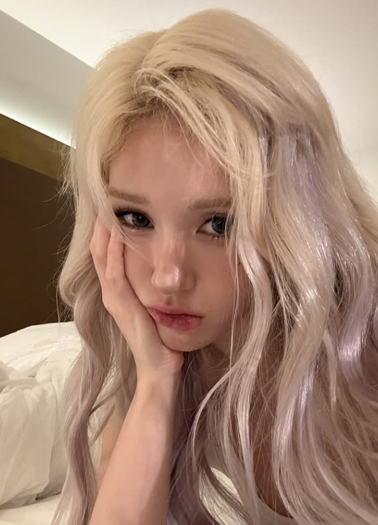 [공식] 전소미 브랜드, 적십자 로고 무단사용에 고개숙였다 "명백한 실수…