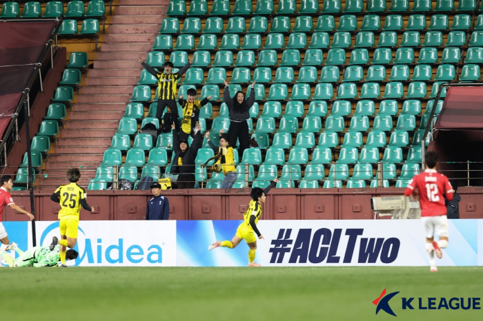 [ACL]'조상혁 87분 동점골+오베르단 부상' 죽다 살아난 포항, 싱가…