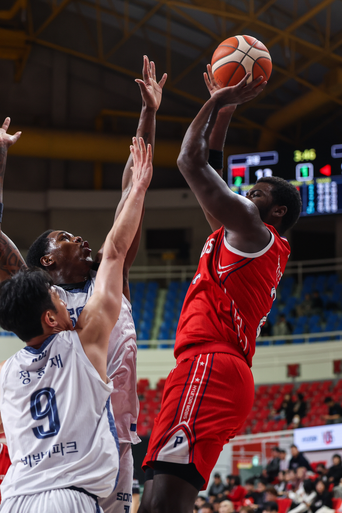 [현장분석] '쇼트 롤의 마법' 서명진 박무빈 눈부신 슛 셀렉션. 현대모…