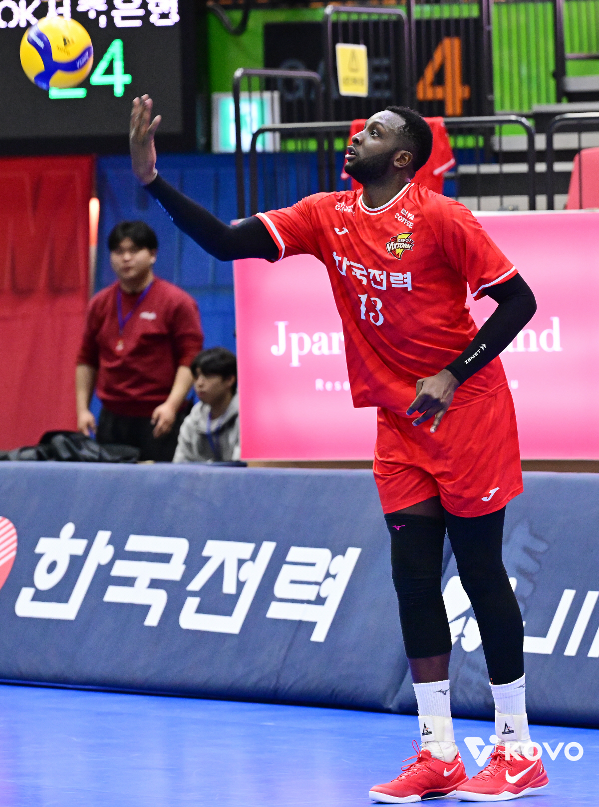 1,2세트 잡고도 아찔했다…그래도 베논 화력 폭발! 한국전력, OK저축은…