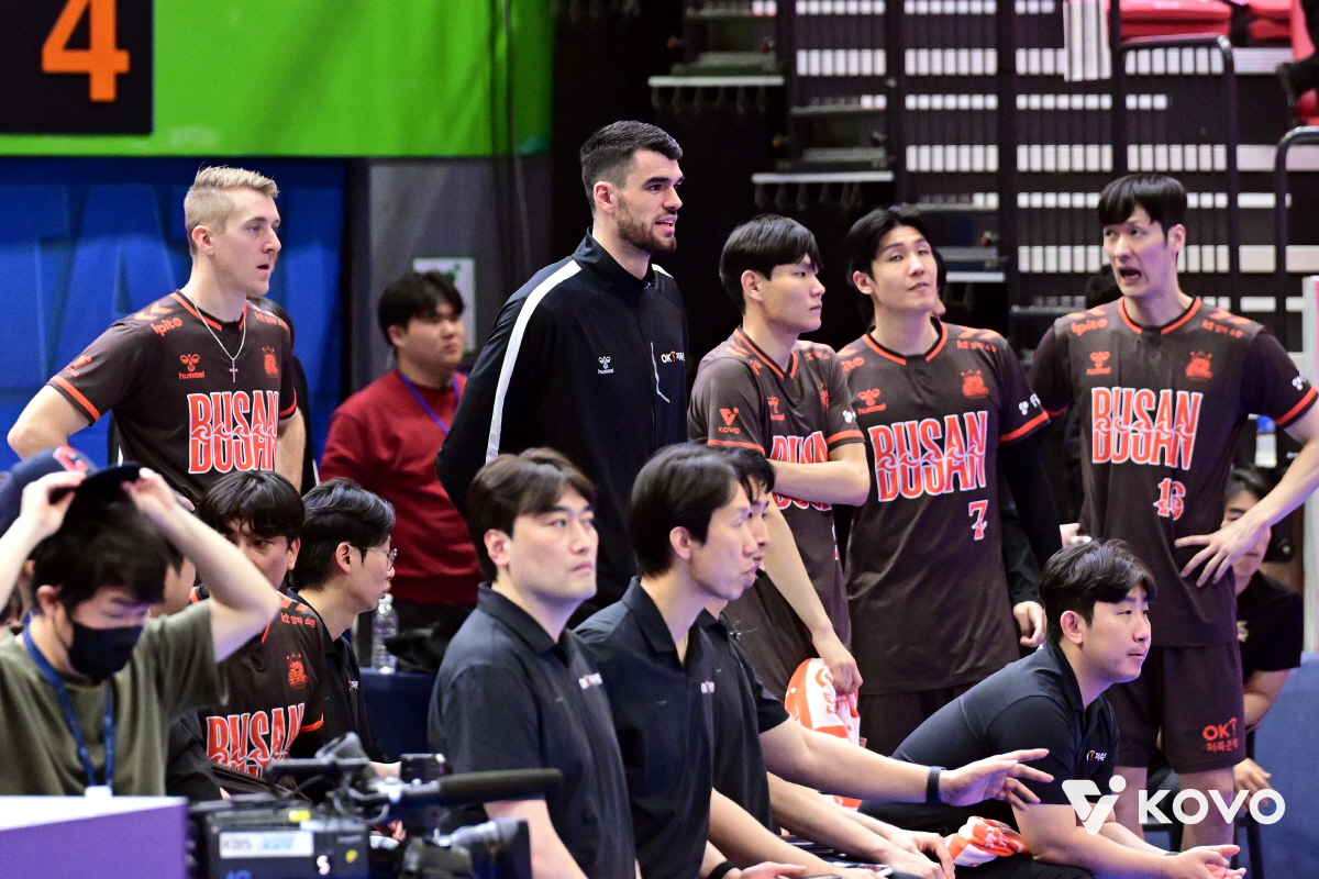 "실력이 없다" 너 빠져! 3세트부터 사라진 외인…사령탑의 싸늘한 일침