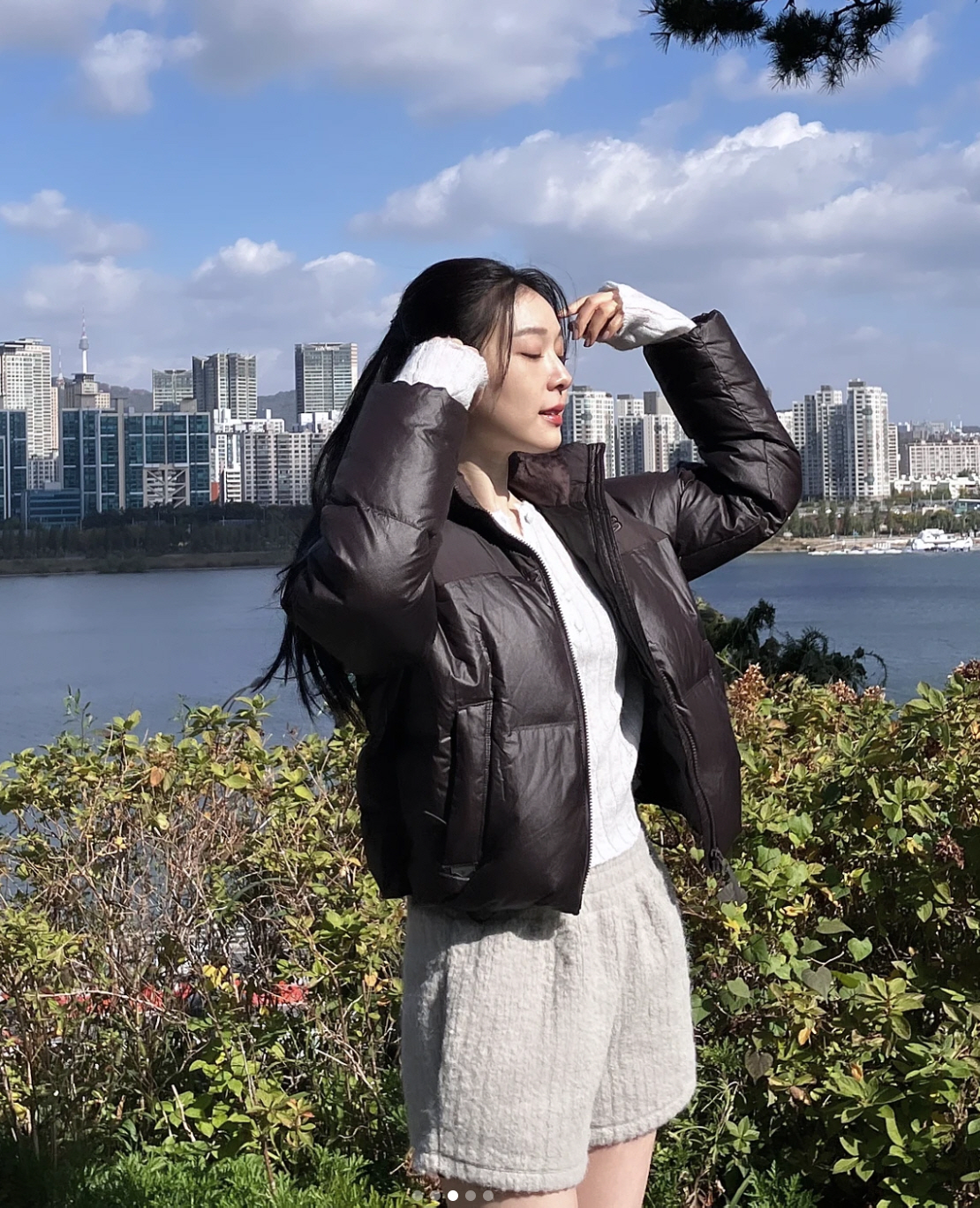 '35세' 김연아, 반묶음하니 대학생 비주얼..♥고우림도 '좋아요'