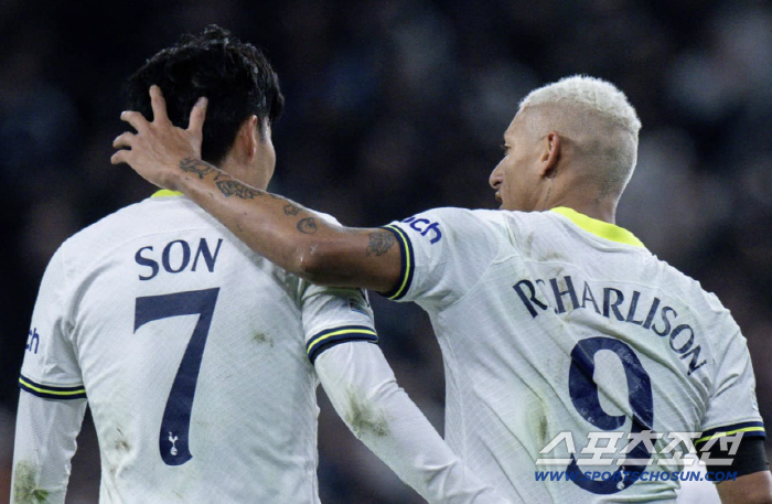 '일단 한숨 돌렸다' 욕받이 신세된 '손흥민 열성팬' 공격수, 일단 후반…