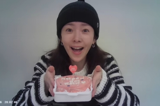 '최정훈♥' 한지민, 하트 넘치는 생일파티.."우주만큼 사랑해"