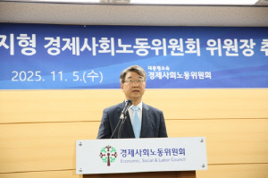 김지형 경사노위 위원장, 한국노총 방문…