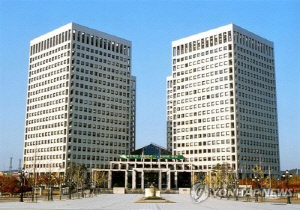 '탄산음료' 위장 위스키로 탈세…관세청, 체납자 236명 공개