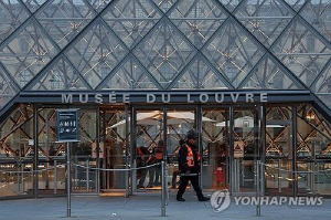아마추어한테 보석 털린 루브르 박물관, 보안 비번 '루브르'였다