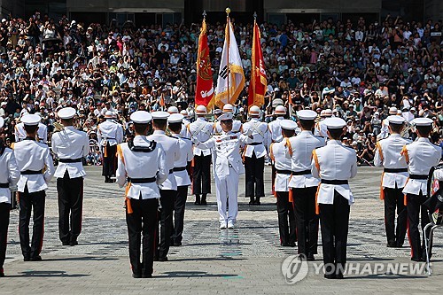 한일 국방교류 멈칫…"韓군악대, 日자위대 축제 참가 보류"(종합)