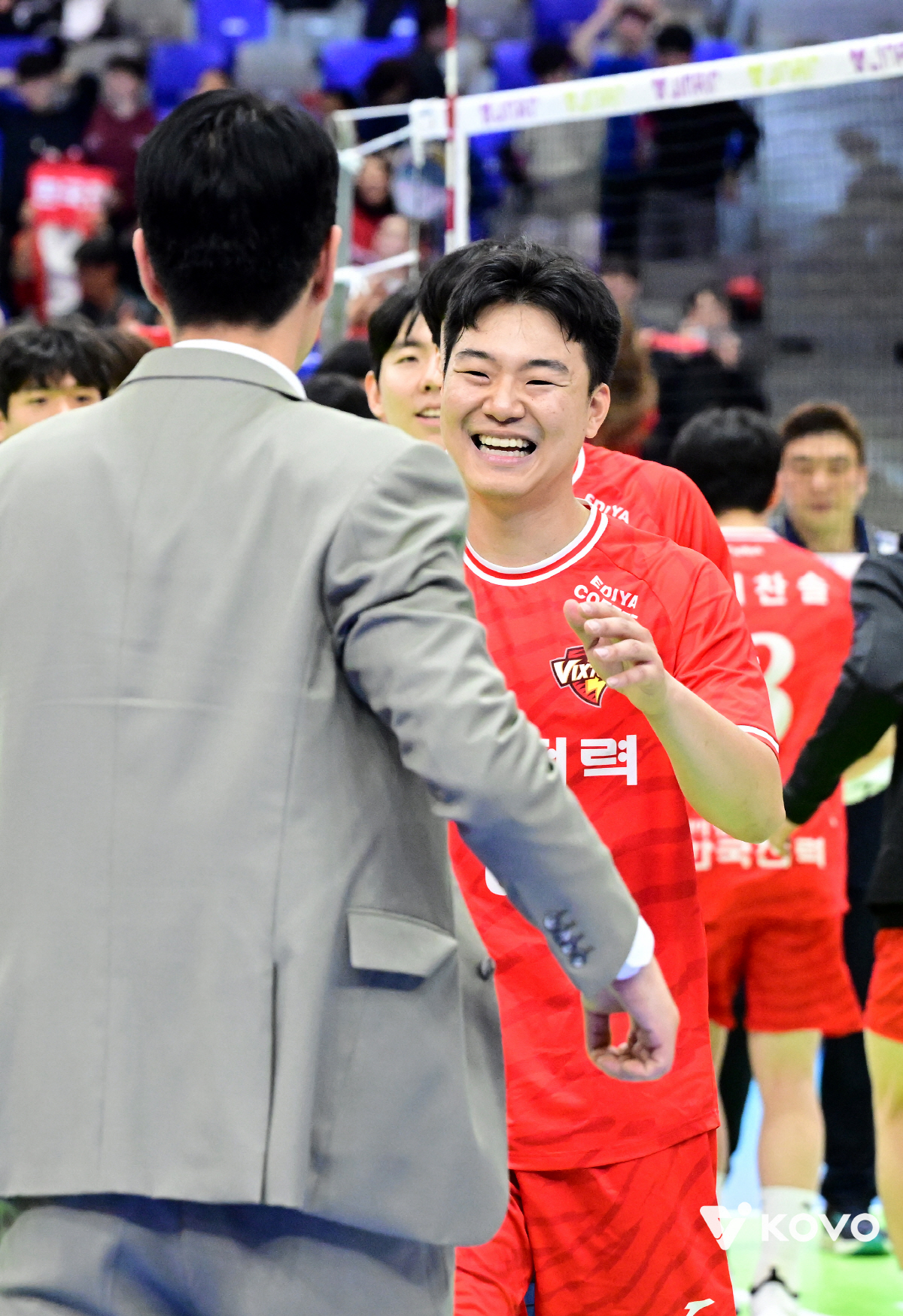 "군대 다시 보내야 할 거 같은데요?"…아찔했던 풀세트 승리, 사령탑의 …