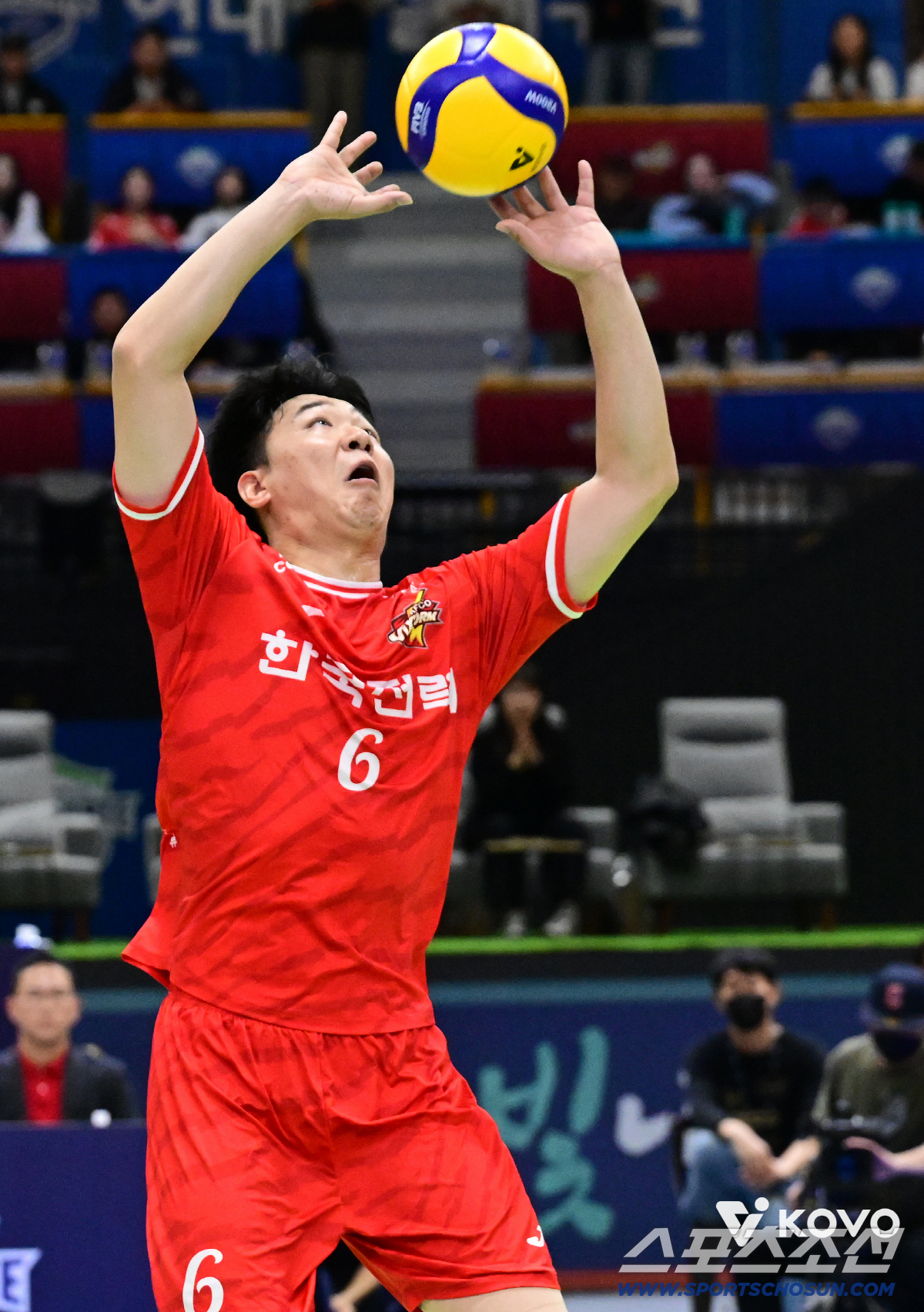 "군대 다시 보내야 할 거 같은데요?"…아찔했던 풀세트 승리, 사령탑의 …