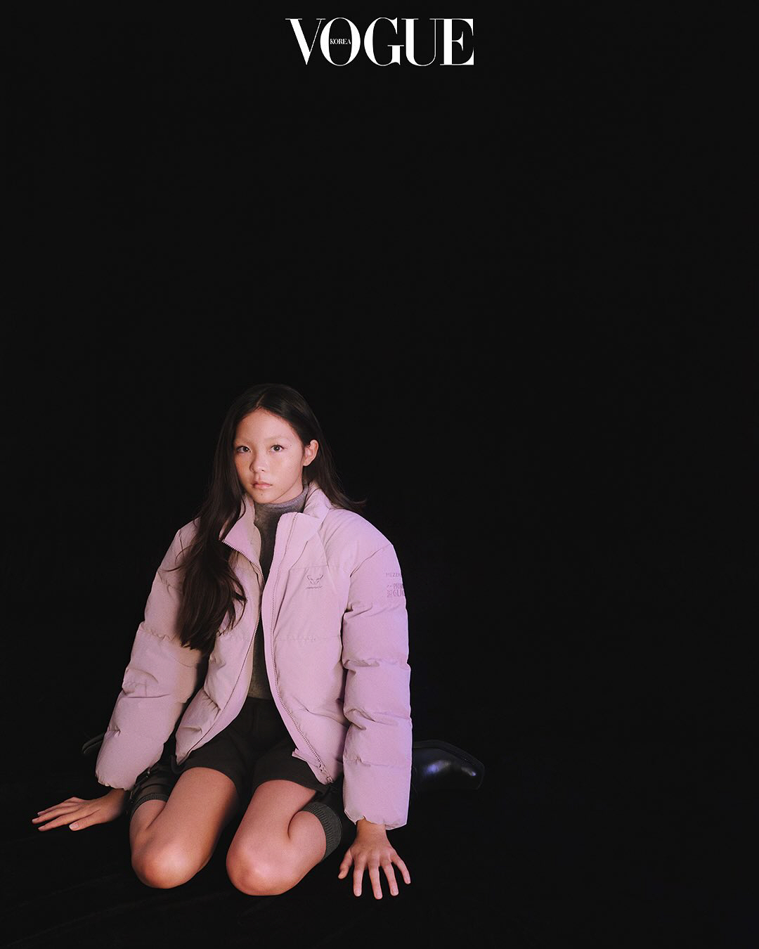 안경 벗은 추사랑, 14세에 해냈다...'모델 포스' 뽐내며 화보 장식