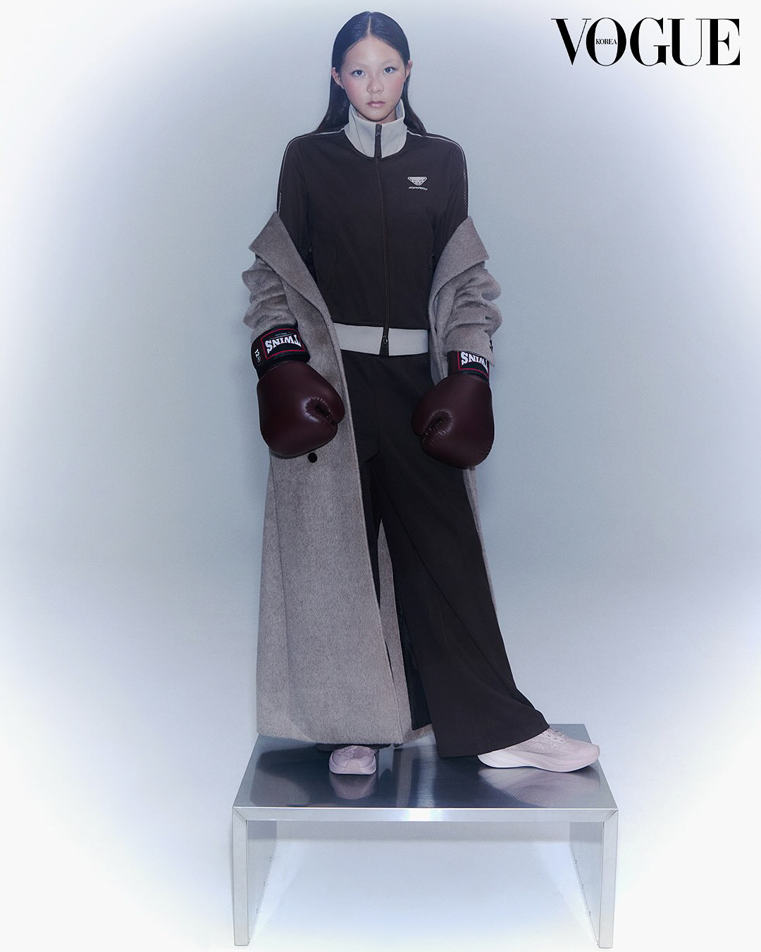 안경 벗은 추사랑, 14세에 해냈다...'모델 포스' 뽐내며 화보 장식