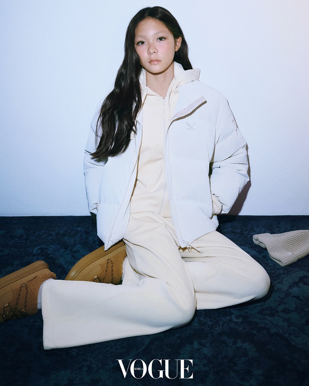 안경 벗은 추사랑, 14세에 해냈다...'모델 포스' 뽐내며 화보 장식