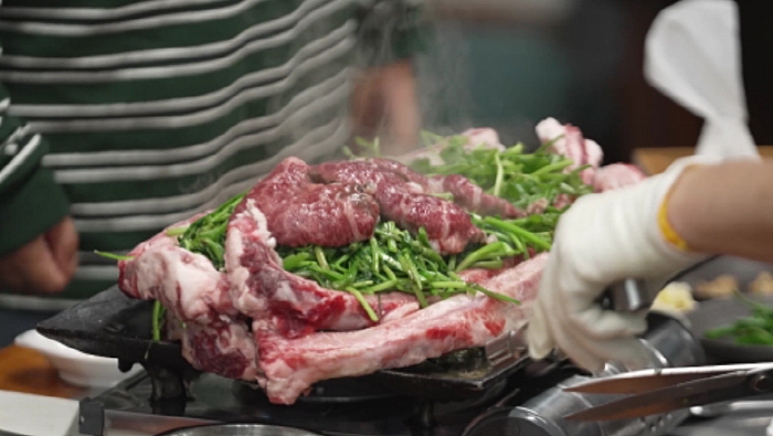 전현무, 정윤호와 함께 한우카세 '레슨' 받았다 "사장님 열정이.." (…