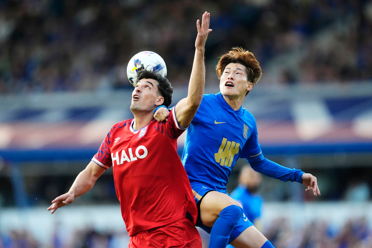 한국 국대 발목 잡는 일본 국대 스트라이커...'13경기 0골' 최악의 …