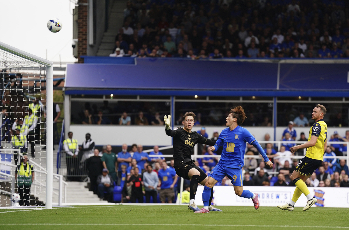 한국 국대 발목 잡는 일본 국대 스트라이커...'13경기 0골' 최악의 …
