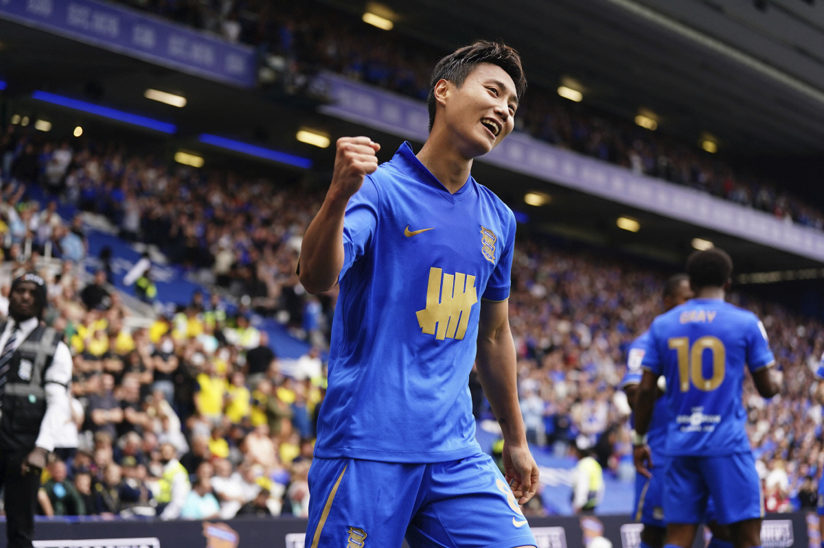 한국 국대 발목 잡는 일본 국대 스트라이커...'13경기 0골' 최악의 …