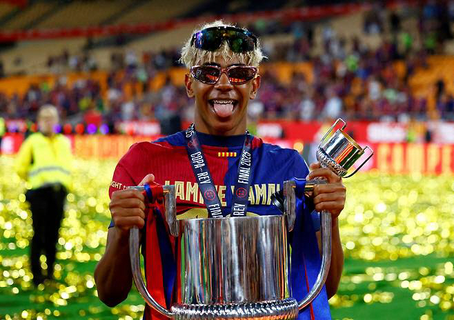 '韓선수는 없네' FIFA 올해의 선수상 후보 발표...발롱에 이어 뎀벨…