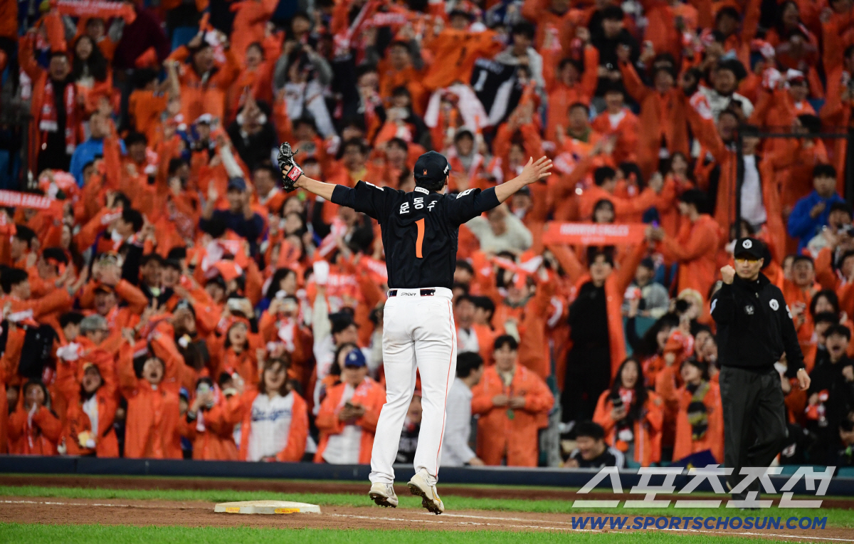 19년만의 한국시리즈 보낸 감독에게 책임론? '조류동맹' 형제팀 역사를 …