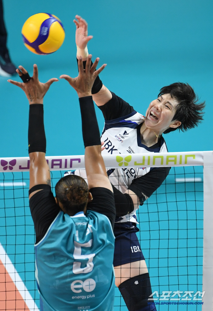 [공식발표] 대충격! '21억 FA' 이소영 시즌아웃 → 사상초유 '계약 해지' 요청까지 날벼락