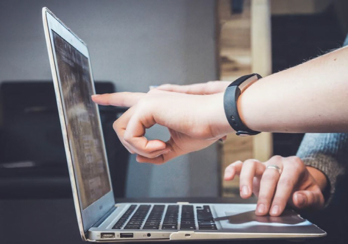 中 유명 병원 남녀 의사, 성관계 영상 확산…"불륜 제보 사실"