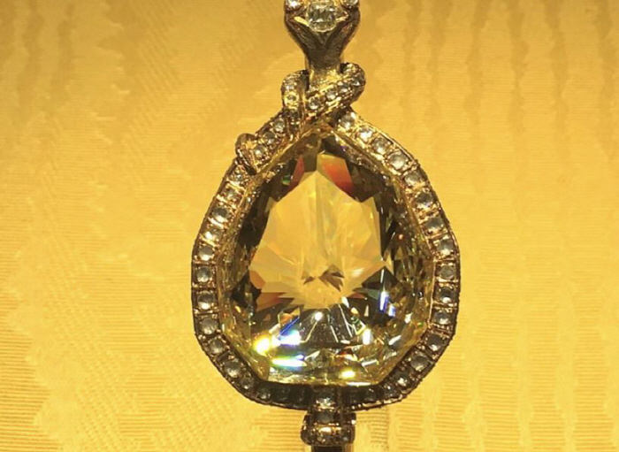 전설 속 137캐럿 다이아몬드 100년 만에 나타나…오스트리아 "반환 추…