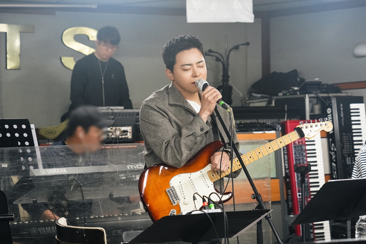 '거미♥'조정석, 두 아이 아빠되고 더 바쁘네…'좀비딸' 500만 돌파→…