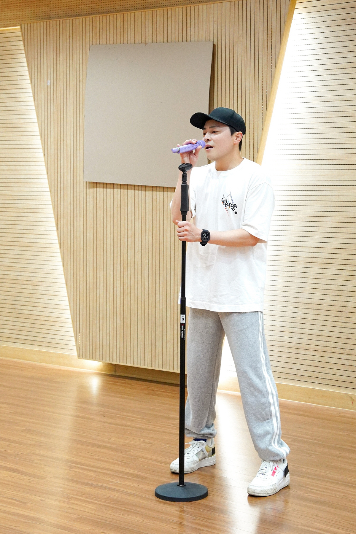 '거미♥'조정석, 두 아이 아빠되고 더 바쁘네…'좀비딸' 500만 돌파→…