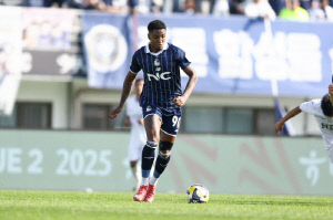 '8경기 무패' 서울 이랜드, 에울레르 가브리엘 콤비로 '무승' 충북청주 잡는다...2년 연속 PO 진출 '도전'