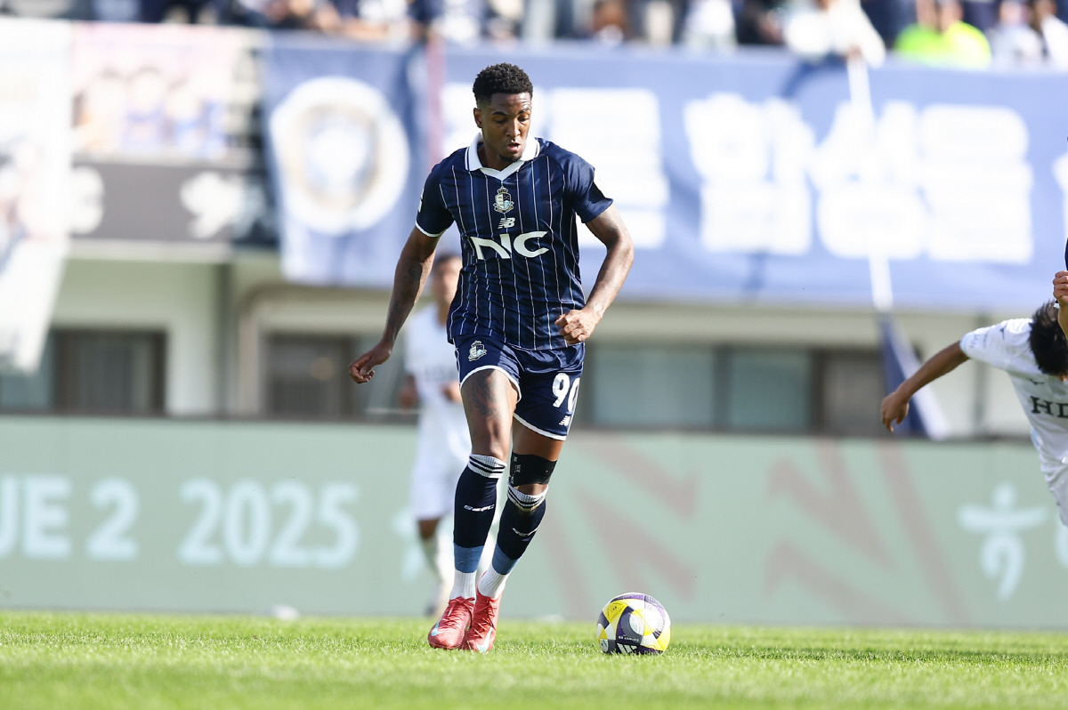 '8경기 무패' 서울 이랜드, 에울레르+가브리엘 콤비로 '무승' 충북청주…