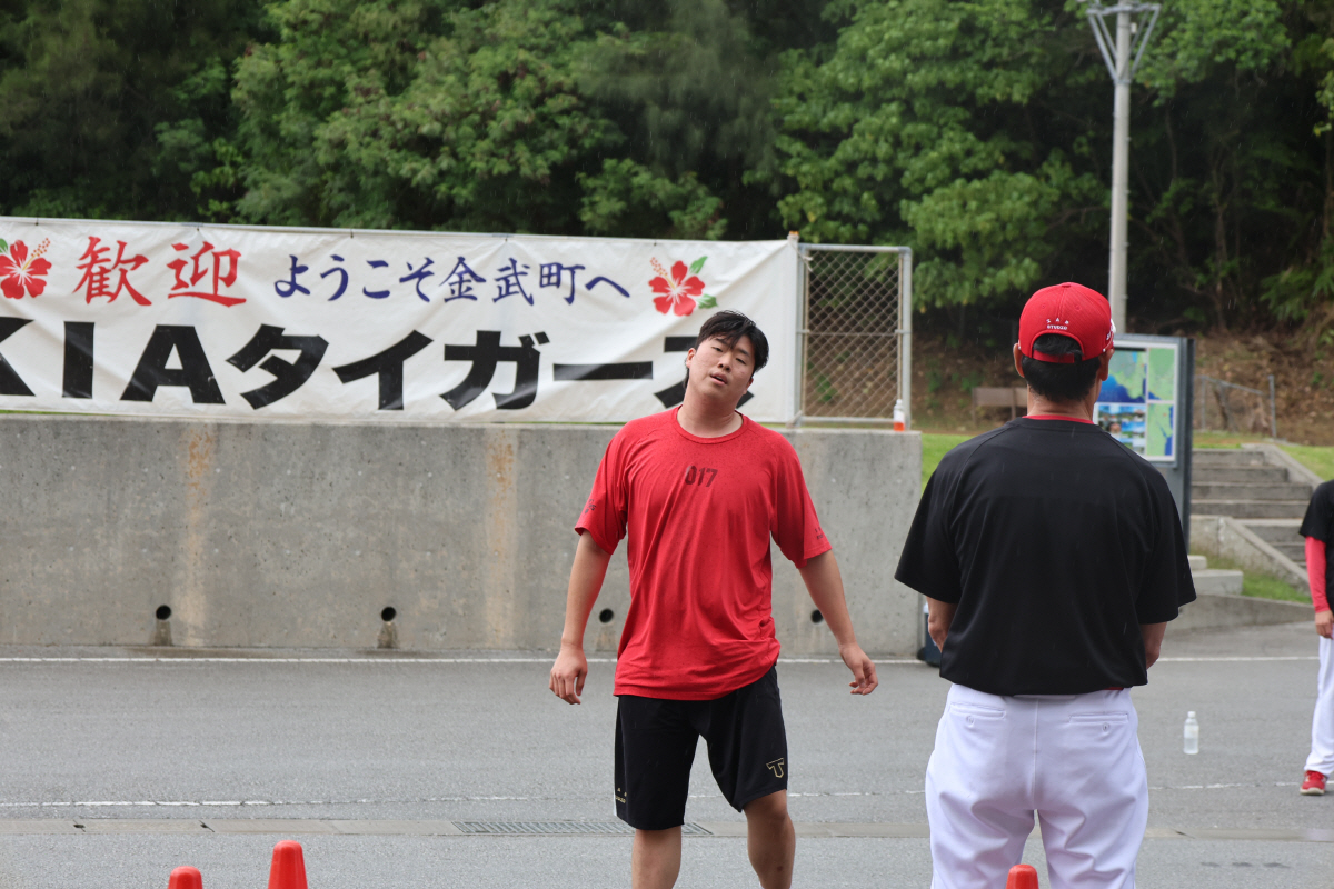 "긴급 수술 필요해" KIA 조기 귀국자 발생…감독 주시했던 강속구 유망…