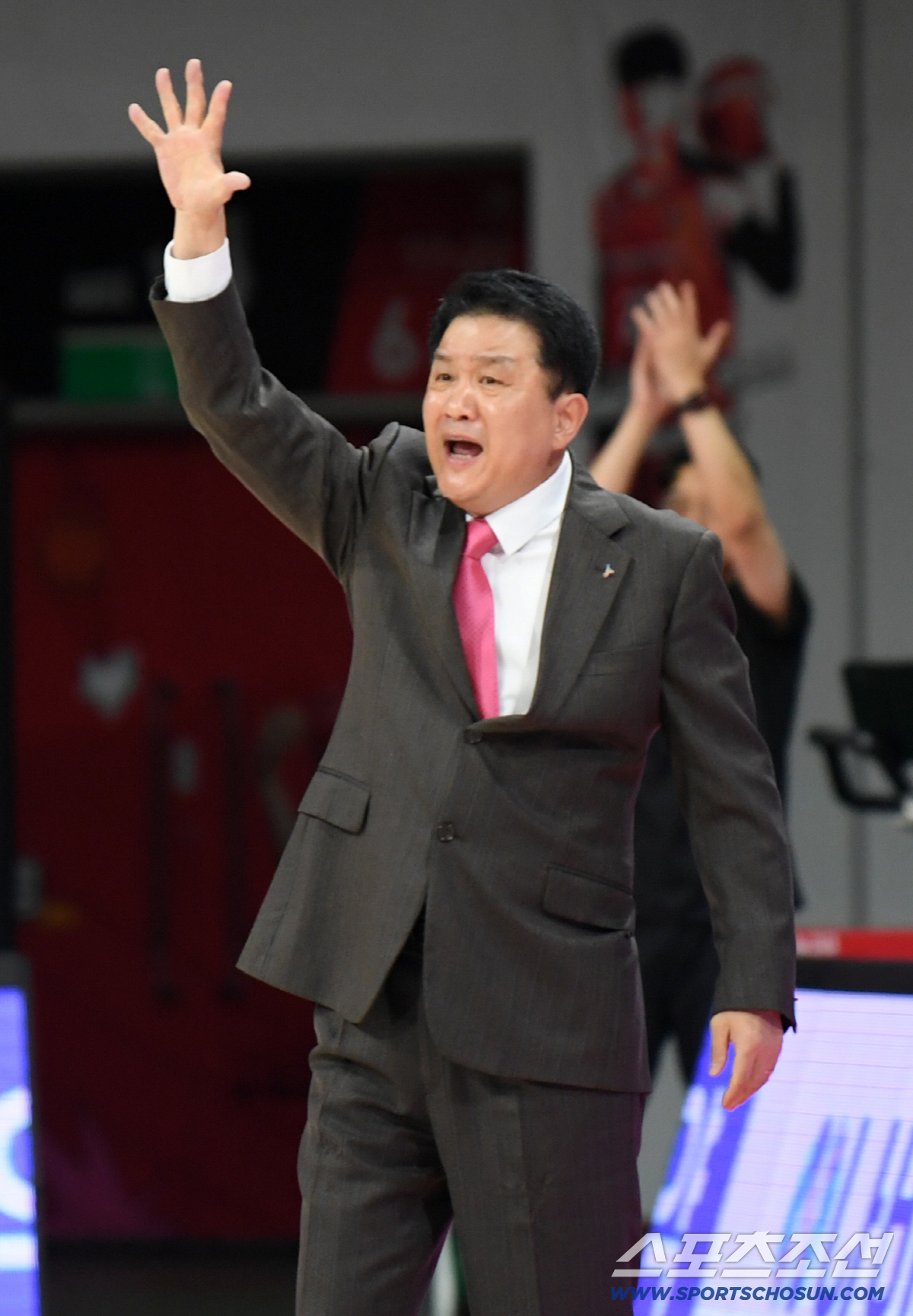 [포토] 유도훈 감독 '더 압박해'