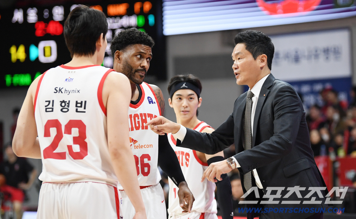 [포토] 전희철 감독 '작전'