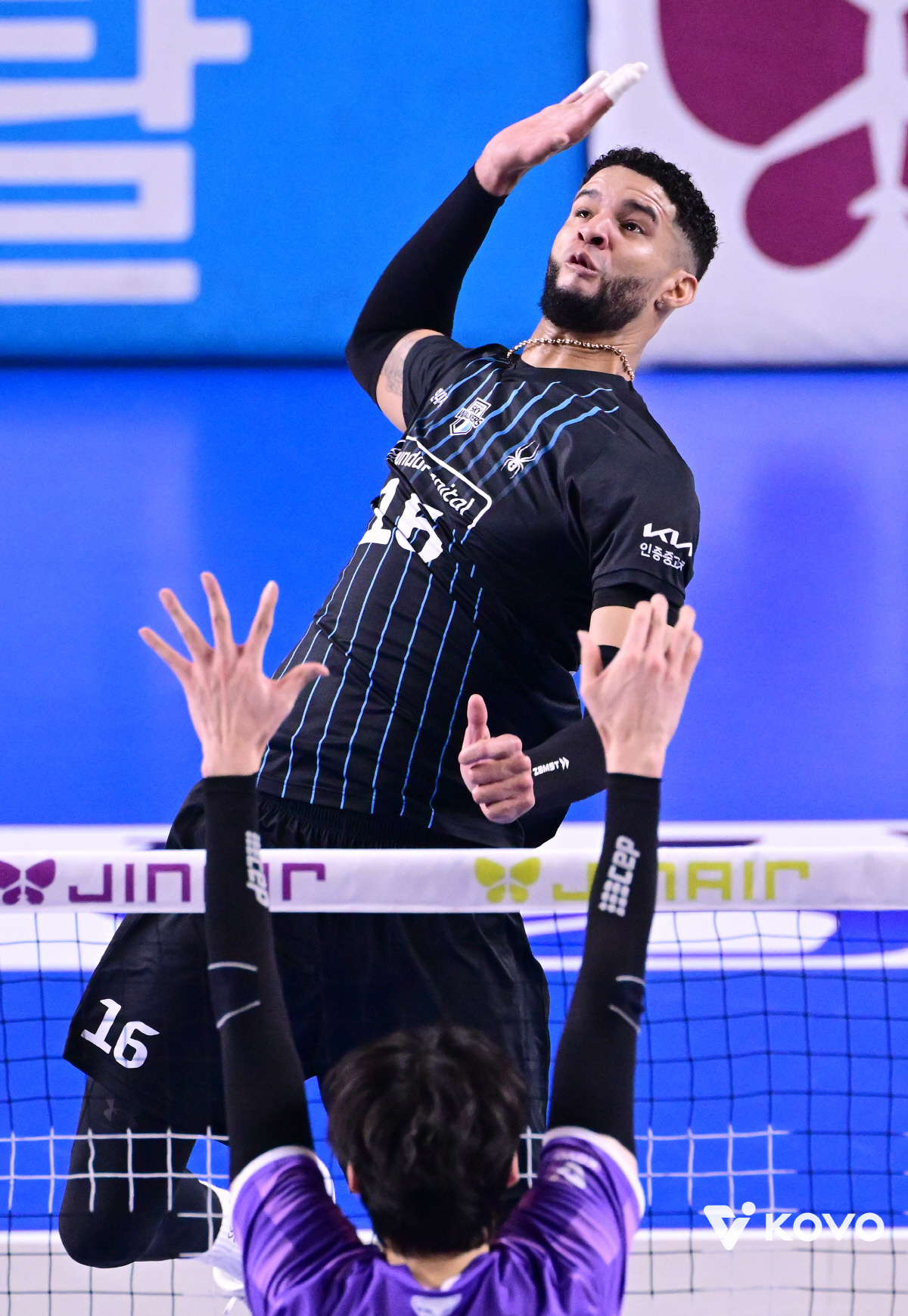 개막 2연승 꿈이었나? 승승패패패패 → 서브를 못 받네.. 우리카드 4연…