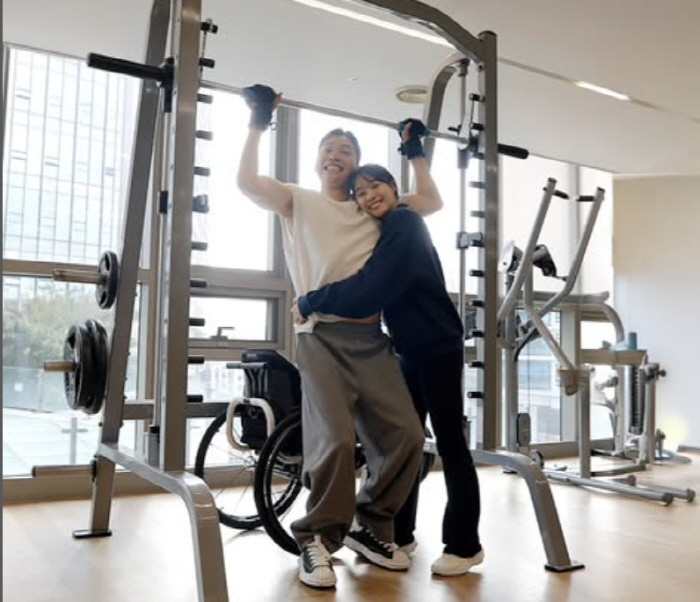 '하반신 마비' 박위, 결혼 1년만에 기적 이뤘다...두 발로 서 ♥송지…