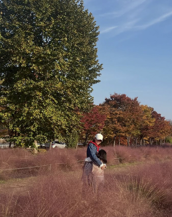 '조윤희 딸' 8살 로아, 父 이동건 판박이..큰 키까지 "완성형 비주얼…