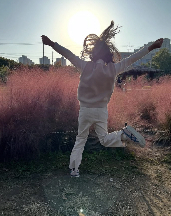 '조윤희 딸' 8살 로아, 父 이동건 판박이..큰 키까지 "완성형 비주얼…