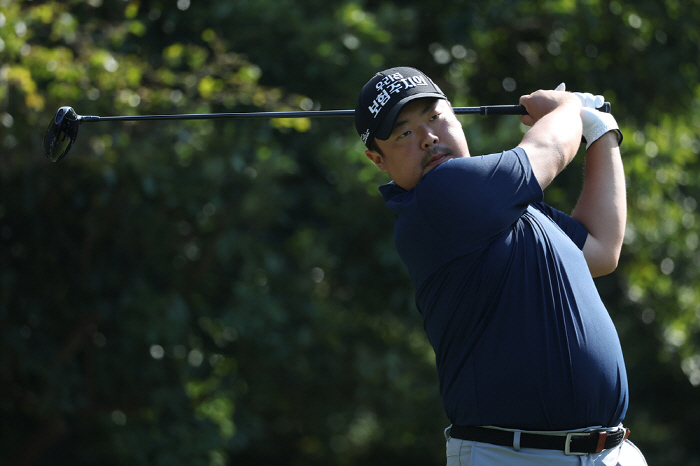 이번에는 한을 풀 것인가...유송규, 이틀은 완벽했다 "우승 생각하면 압…