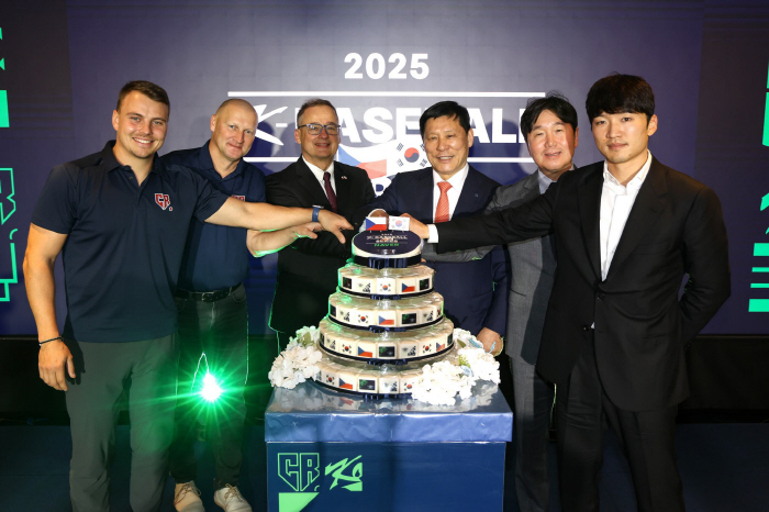 "신뢰X우정X교류" KBO, 체코와 대표팀 평가전 리셉션 개최…허구연 총재→주한체코대사까지 자리 빛냈다