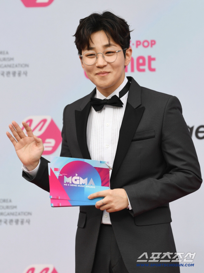 딘딘, '개념 연예인' 되더니 '겸손'까지 장착 "연예인만 힘든 거 아냐…