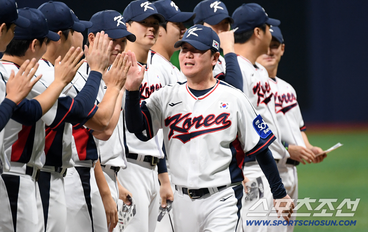 [포토] 류지현 감독 '승리 향해'